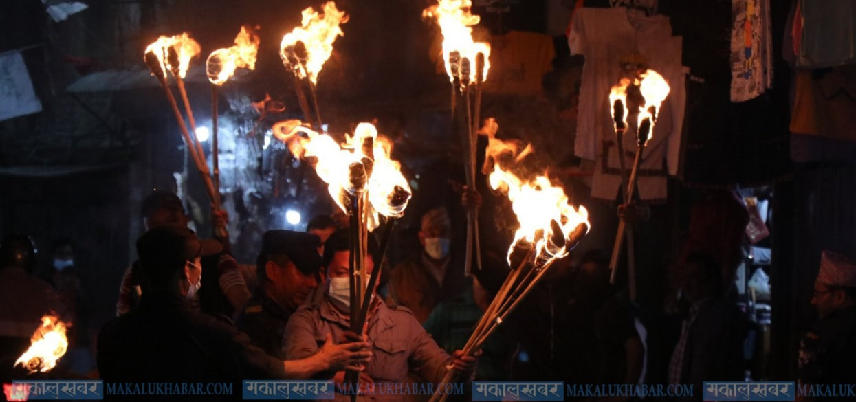 असनमा मोहन वैद्य समर्थित विद्यार्थीद्वारा निर्वाचनको पुत्ला दहन (तस्वीरहरू)