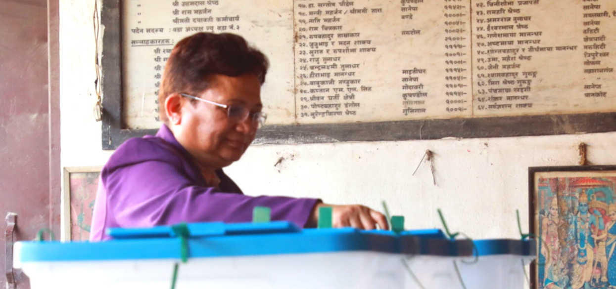 ऊर्जामन्त्री भुसालद्वारा ललितपुरमा मतदान