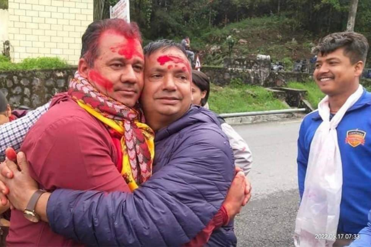 गण्डकी सरकारका सचिव कुवँर एमालेको विजय जुलुसमा