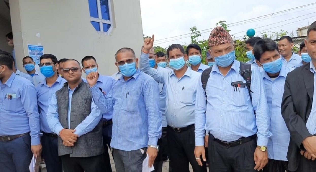 फेरियो शिक्षक र कर्मचारीको पोसाक, यस्तो छ ड्रेस कोड