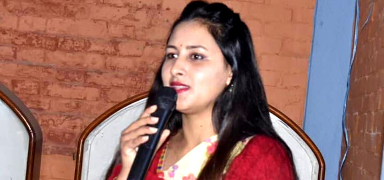 मेयर उम्मेदवार रजनी; मेयर नहुँदै समाजसेवा, तीन विषयमा डिग्री