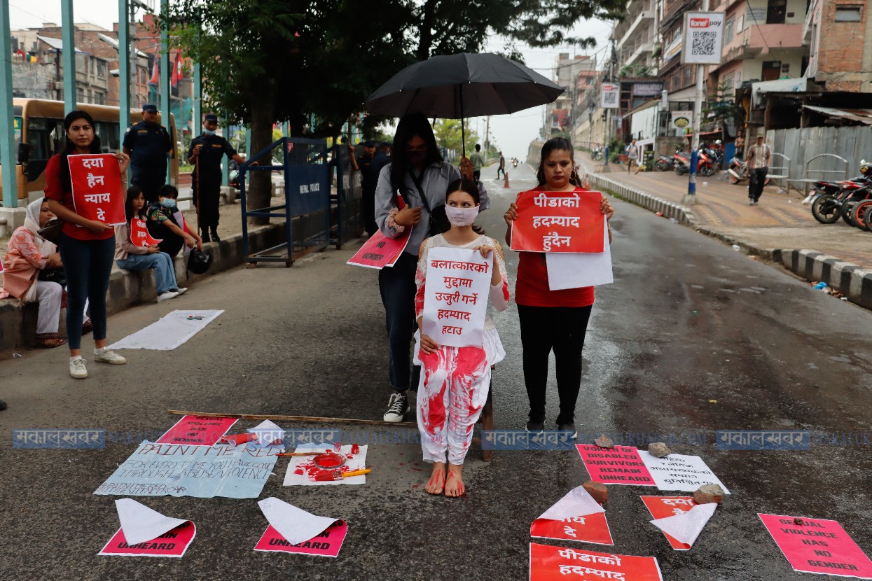 ‘रेप निड जस्टिस’ समूहद्वारा माइतीघरमा बलात्कारविरुद्ध प्रदर्शन (तस्वीरहरू)