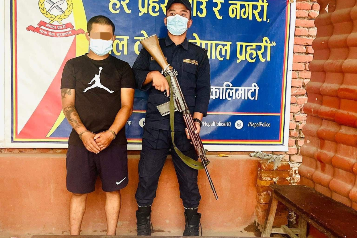 डलर भन्दै कागजका टुक्रा दिएर आठ लाख ठगी गर्ने १ जना पक्राउ