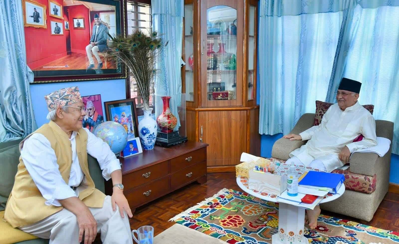 ओली भेट्न बालकाेट पुगे वामदेव