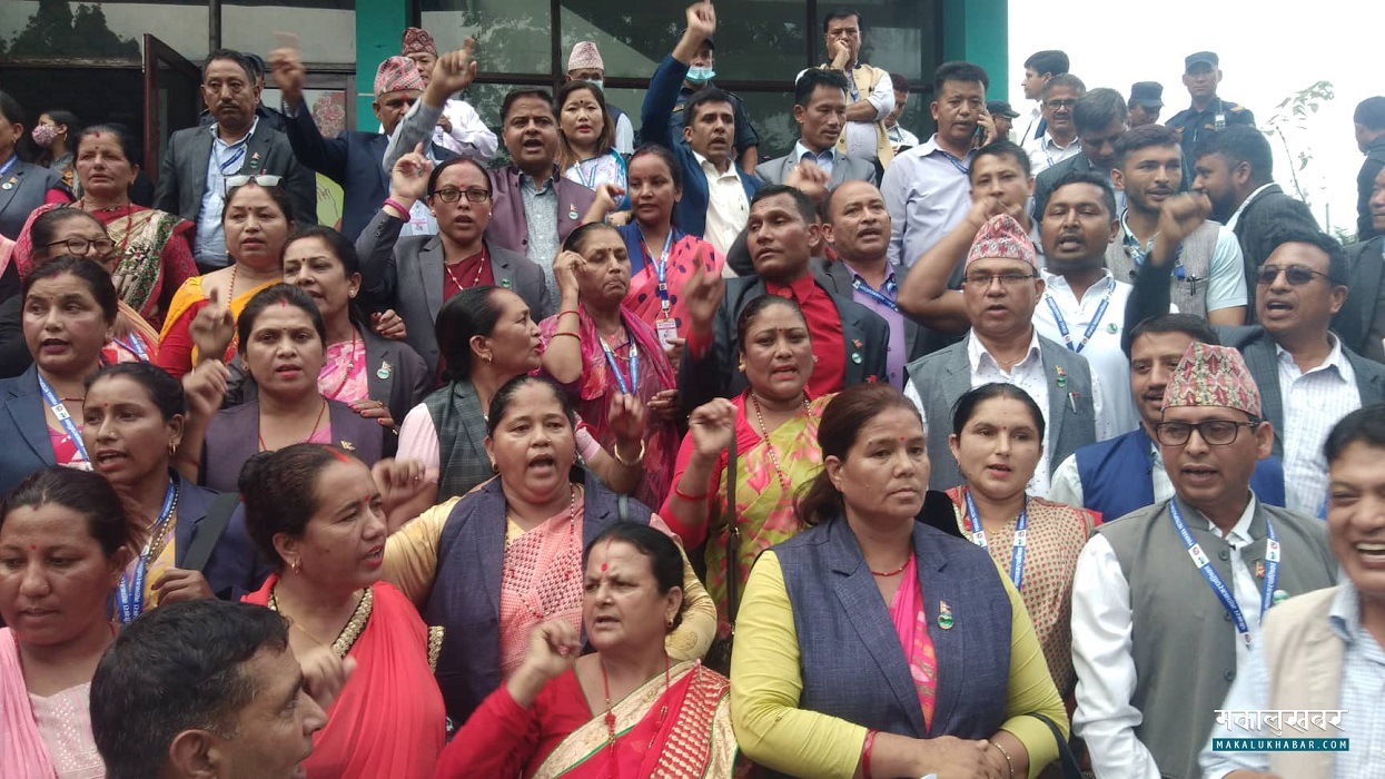 पोखरा महानगर : एमालेले च्यात्याे ‘राताे किताब’, नगरसभा स्थगित