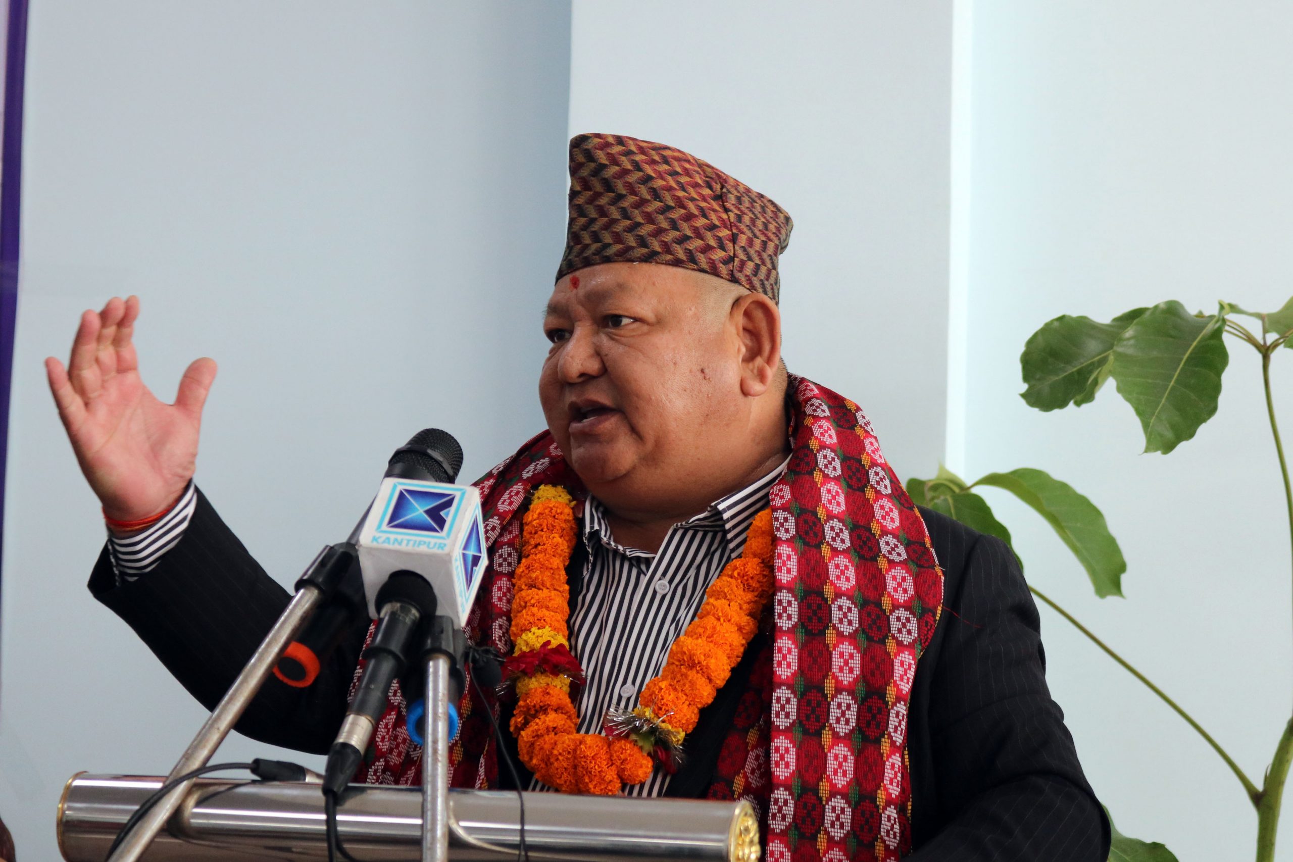 नेपालका विमानस्थल हेर्न लायक र रहरलाग्दा बनाउँछु : मन्त्री आले