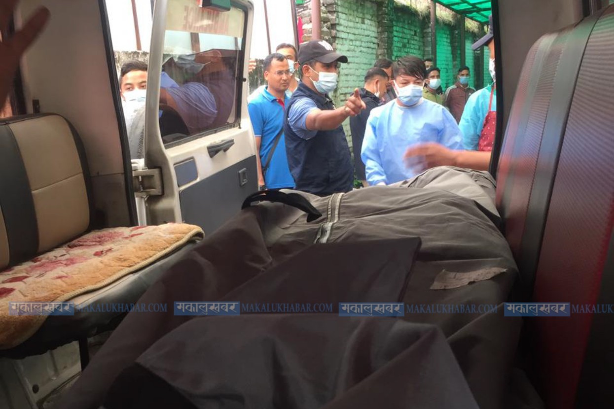 जहाज दुर्घटनाका मृतककाे शव आफन्तलाई बुझाइयो (तस्वीर)