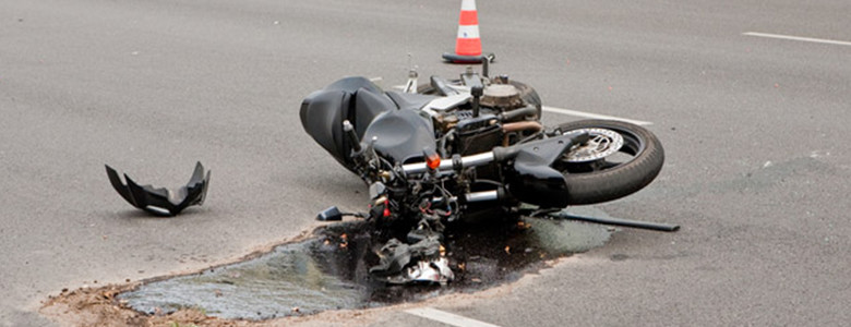 मोटरसाइकल अनियन्त्रित भएर दुर्घटना हुँदा दुई युवकको मृत्यु