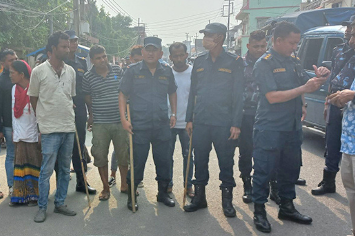 नवलपरासी जिल्ला अदालतमा चल्याे गाेली