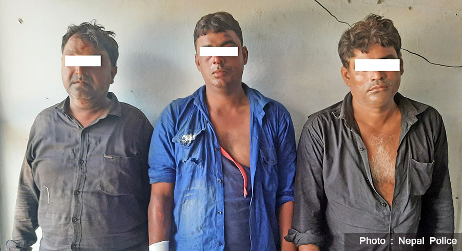 रुपन्देहीबाट हातहतियार सहित ३ जना भारतीय पक्राउ