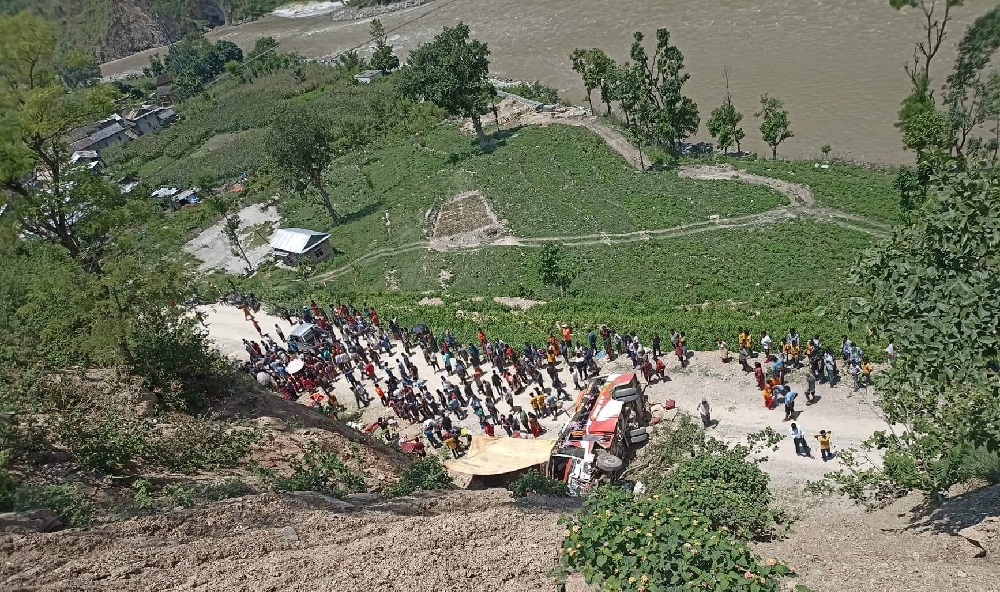 रामेछाप बस दुर्घटनाका मृतकमध्ये ९ जनाको सनाखत