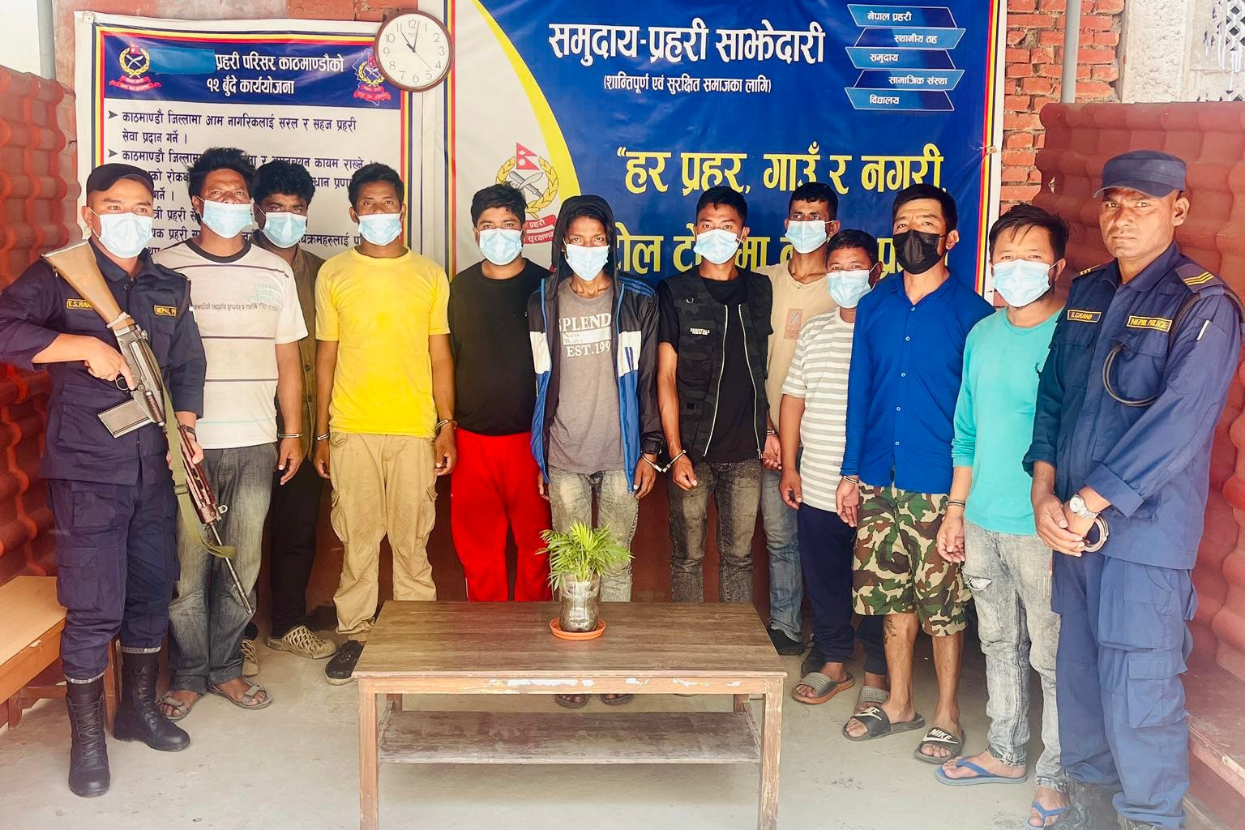 बल्खुस्थित टाटा सुमो काउण्टरमा यात्रुलाई हैरानी दिने १० जना पक्राउ