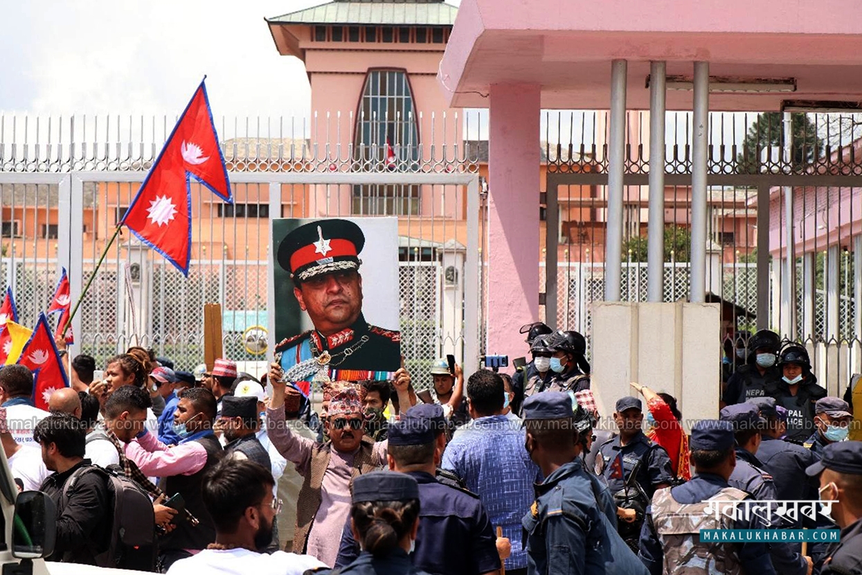 राजावादीहरूले मनाए पूर्व राजाको जन्मोत्सव