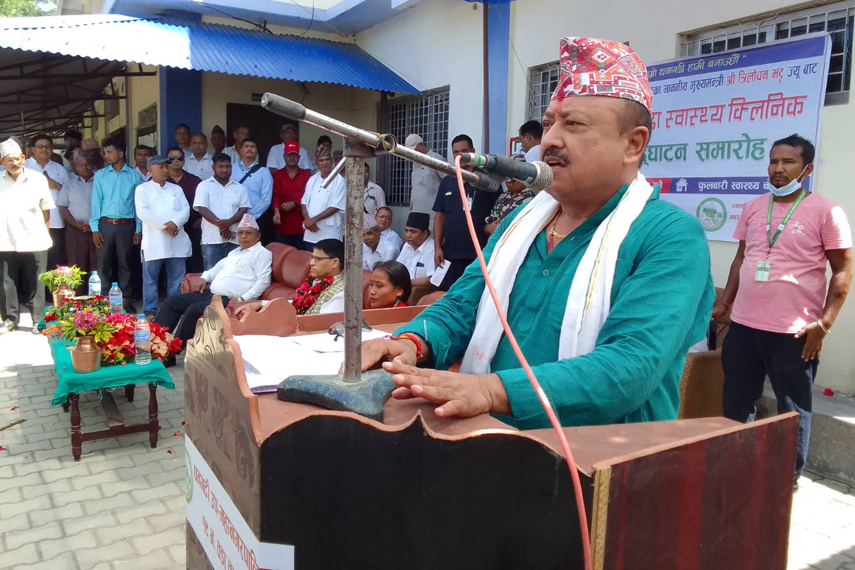 धनगढीमा विशेषज्ञ वडा क्लिनिक सेवा सुरू गर्दै मेयर हमालले भने, ‘अब कुखुरा बेच्नु पर्दैन’
