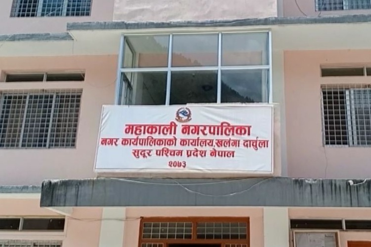 दार्चुलाको दानी पालिका : क्षेत्राधिकार बाहिर गई मालपोतलाई मोटरसाइकल र अदालतलाई सोलार दान