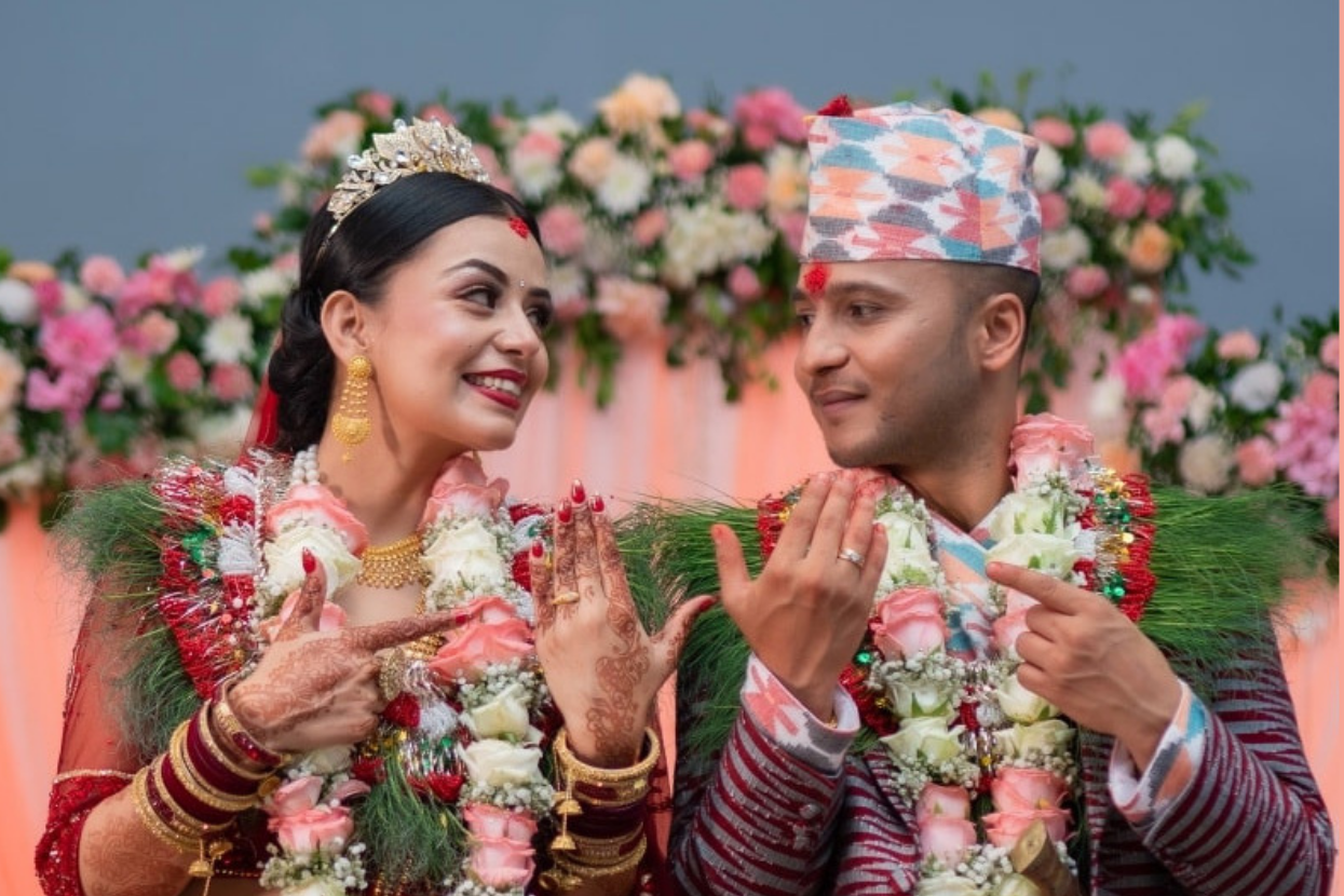 अभिनेत्री नीता ढुंगाना र ज्याेतिषी हरिहर अधिकारी वैवाहिक जीवनमा बाँधिए