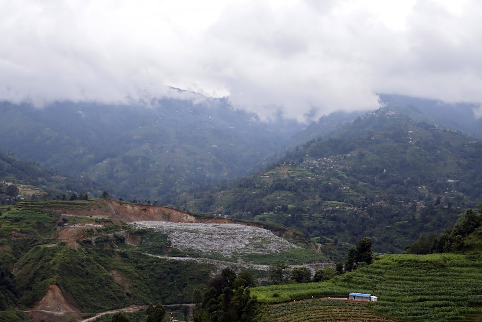 उपत्यकाको फोहर बोकेका गाडी स्थानीयवासीले पुनः रोके