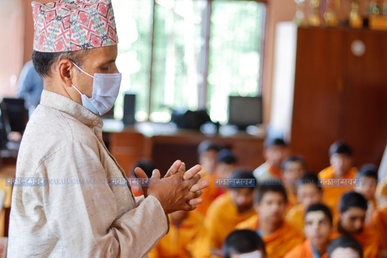 गुरु पूर्णिमामा गुरुजनप्रति सम्मान (तस्बिरहरू)