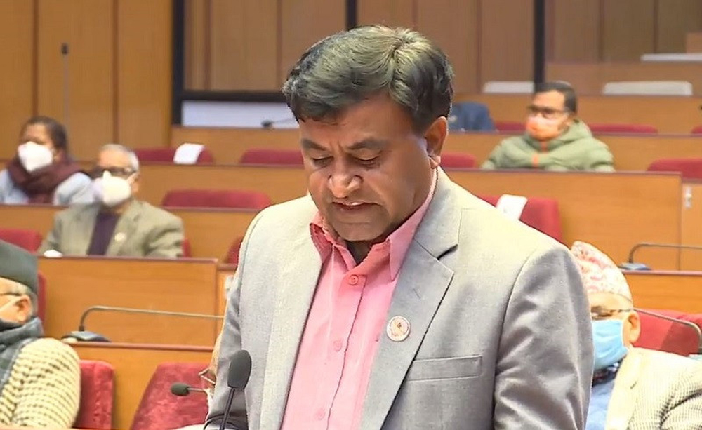 वडाध्यक्षलाई स्वीमिङ पुलमा धकेल्ने प्रहरीलाई कारबाही गर्न एमालेकाे माग