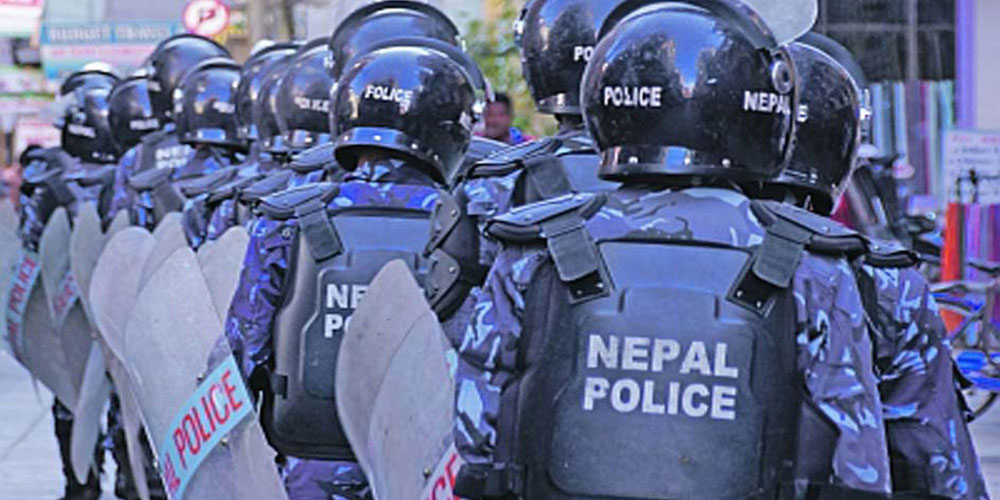 हत्यारा पक्रन सफल प्रहरीलाई मृतकका आफन्तले गरे सम्मान