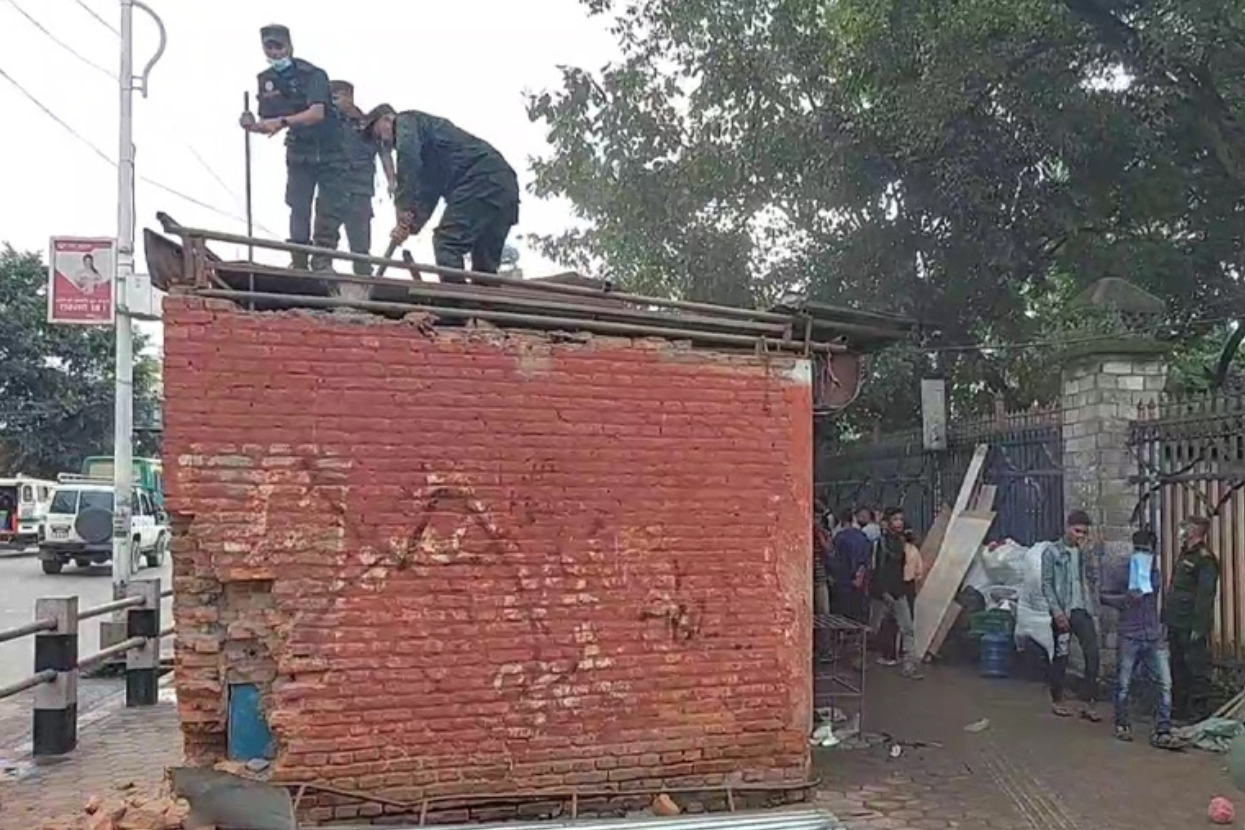 रत्नपार्क पुग्याे बालेनकाे डाेजर