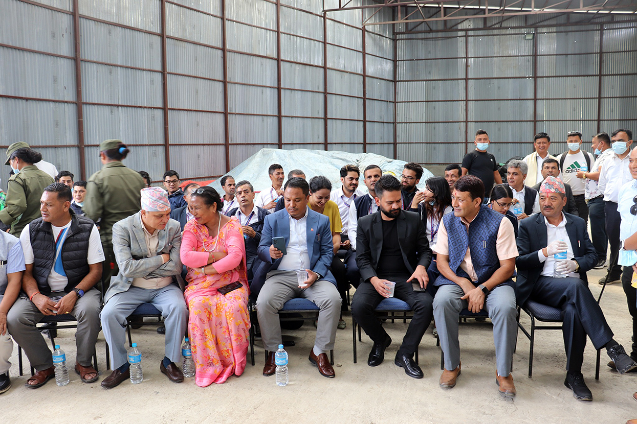 गाेकर्णेश्वरकाे फाेहर जलाउने प्रविधि हेर्न पुगे बालेनलगायत मेयरहरू (तस्वीरसहित)