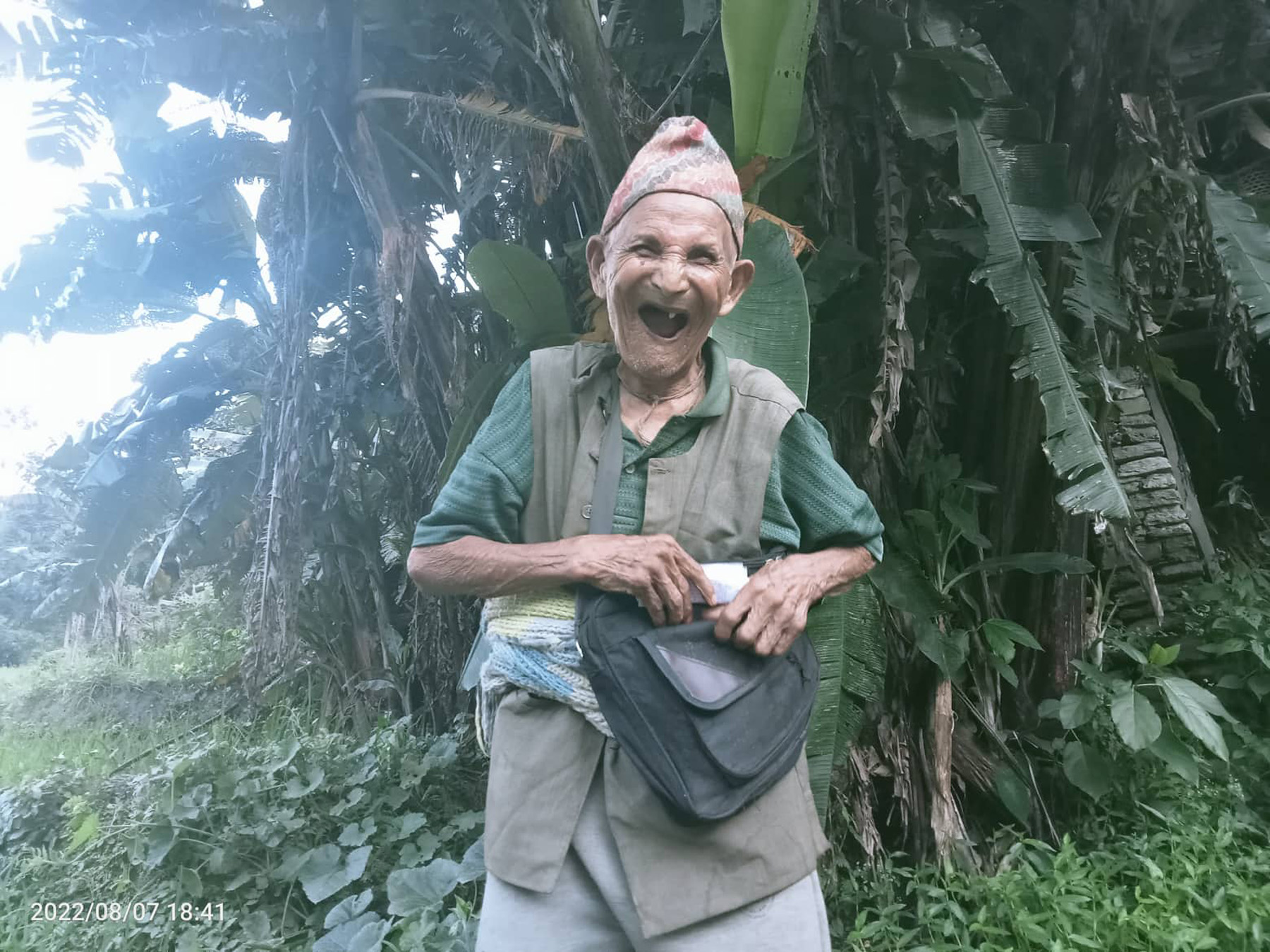 ९७ वर्षीय खड्गबहादुर भन्छन्- ‘रोगले छोएन, दुःखले छोडेन’