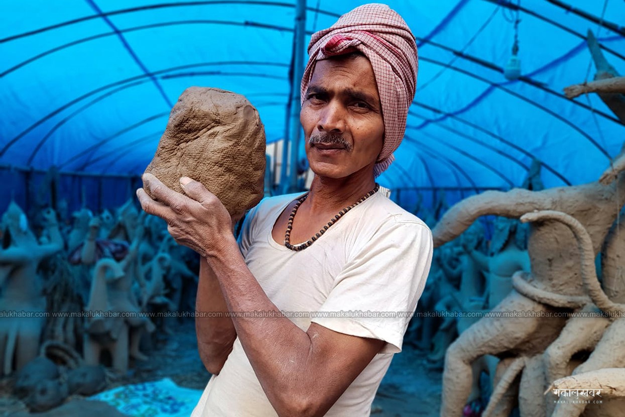 ‘भगवान’ बनाउने मान्छे (फोटो कथा)