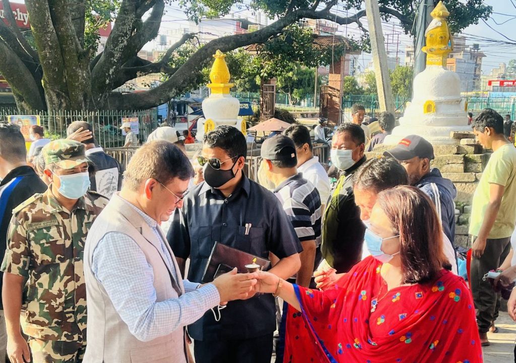 स्वयम्भू महाचैत्यको परिक्रमा