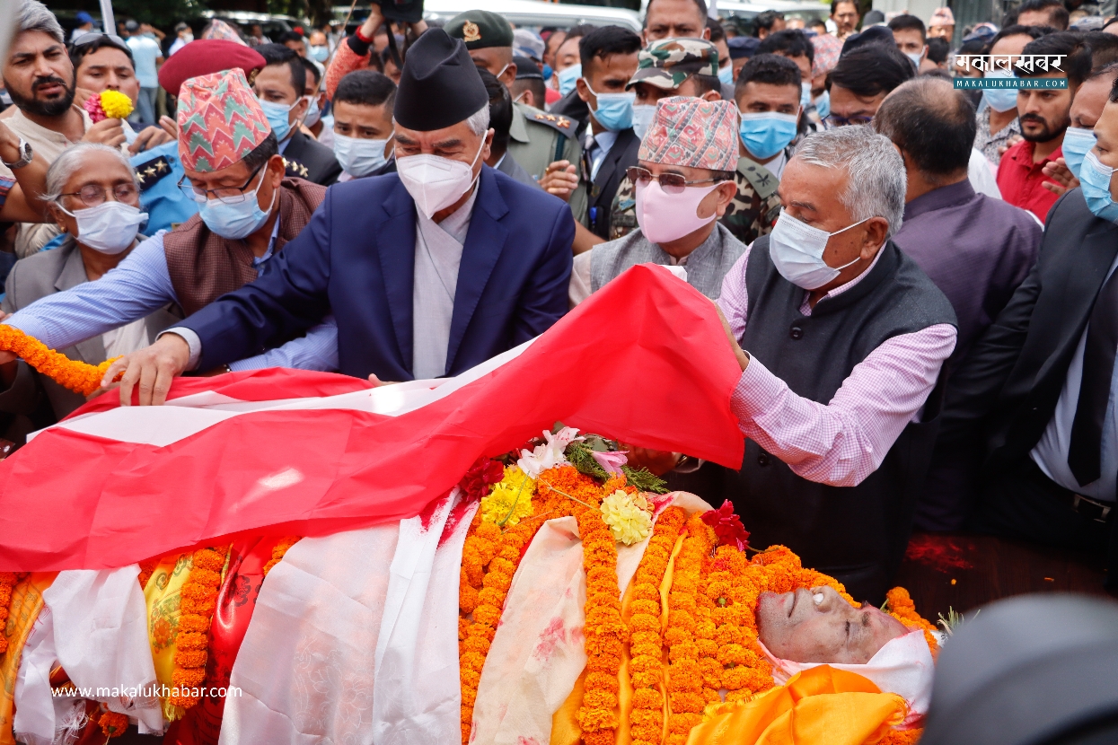 दिवंगत नेता गिरीप्रति श्रद्धाञ्जलि (फाेटाेफिचर)