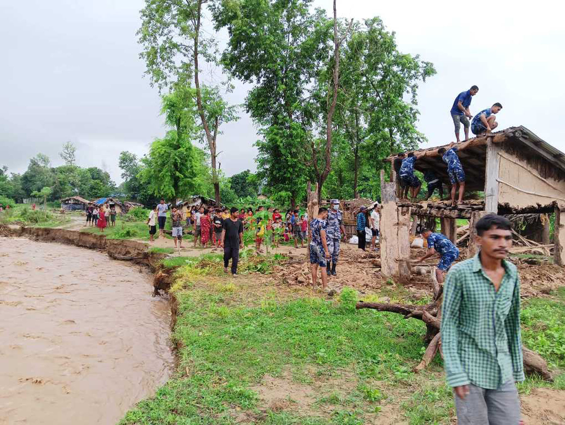 नदी तटीय क्षेत्रमा बाढीको त्रासः न लाग्छ निद्रा, न भोक