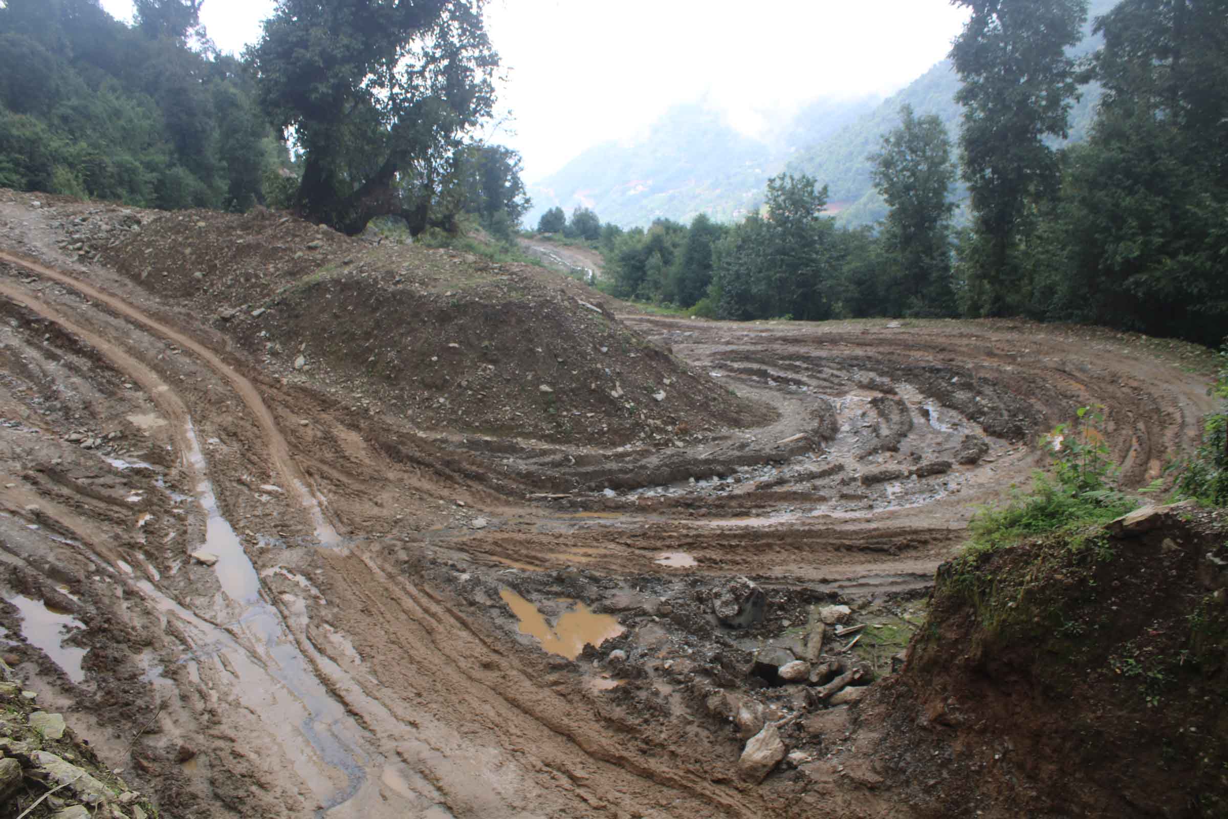 दिक्तेल-रुपाकोट-मझुवागढी सडक हप्ता दिनभित्र स्तरोन्नति नगरे ठेकेदारलाई कारवाही