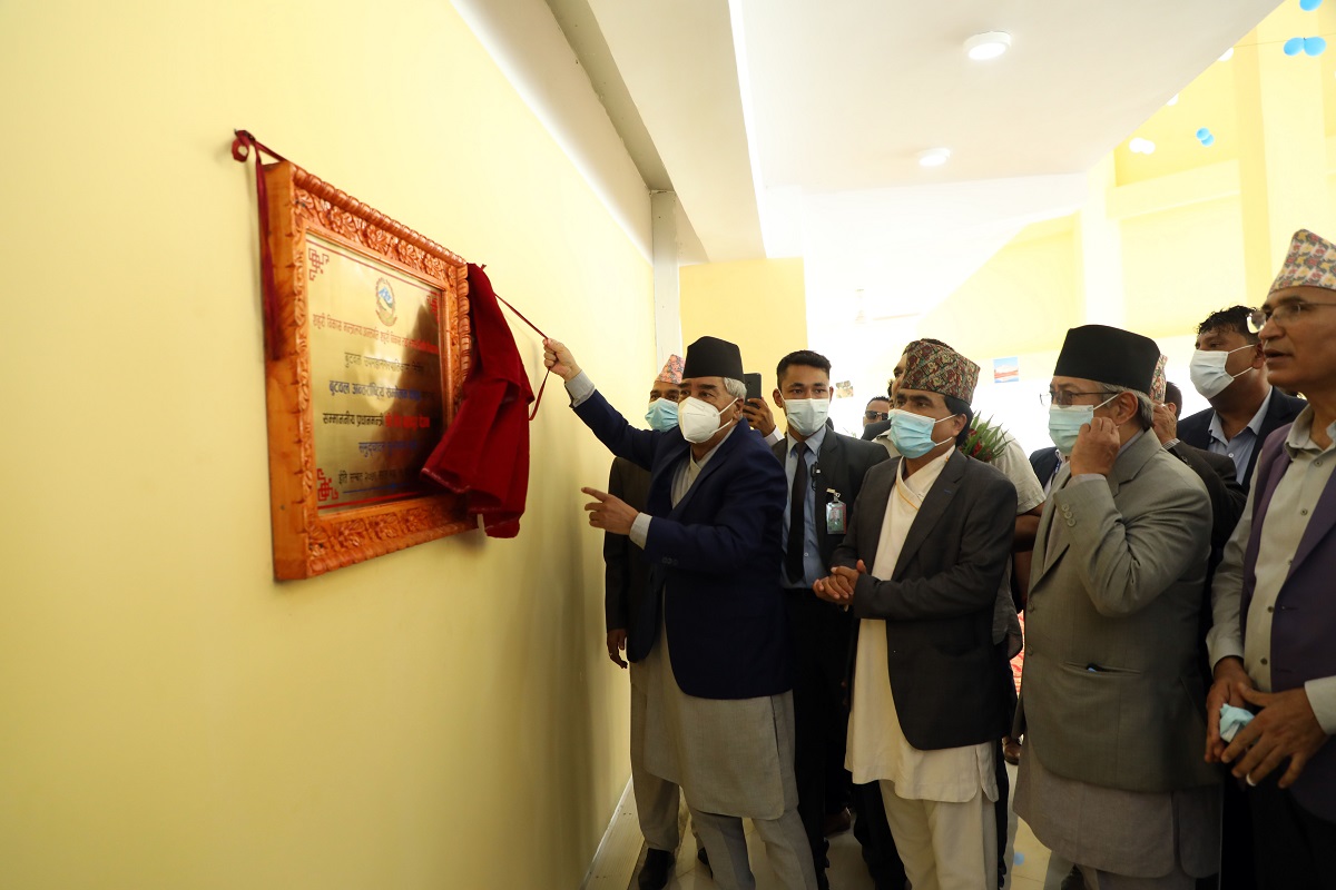 प्रधानमन्त्री देउवाद्वारा बुटवल अन्तर्राष्ट्रिय सम्मेलन केन्द्र उद्घाटन