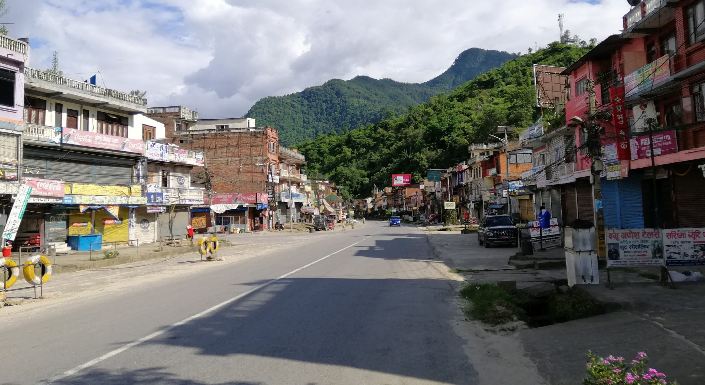 पोखरा-आँबुखैरेनी सडक स्तरोन्नति : विद्युतको अवरोध, पालिकै पिच्छे करको भारी