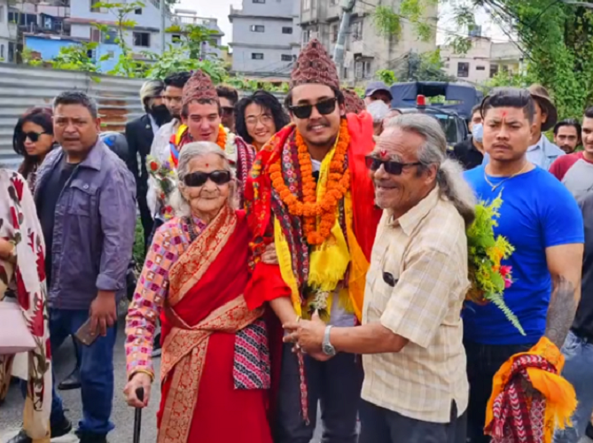 अमेरिकन आइडलका उपविजेता दिवेश पोखरेल नेपाल आइपुगे