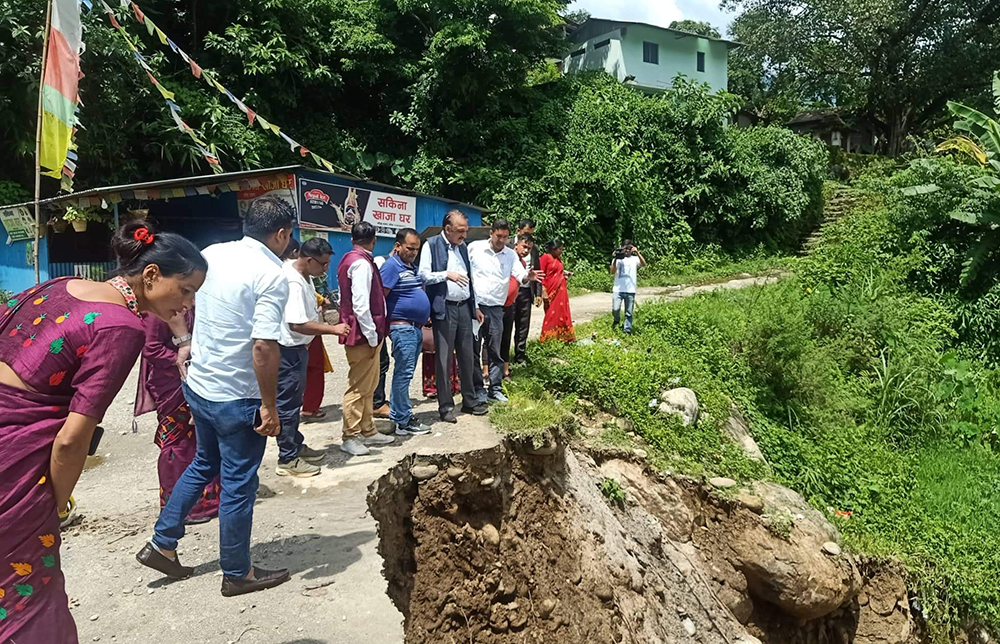 कांग्रेस प्रवक्ता महतद्वारा बाढीपहिरोग्रस्त क्षेत्रको निरीक्षण