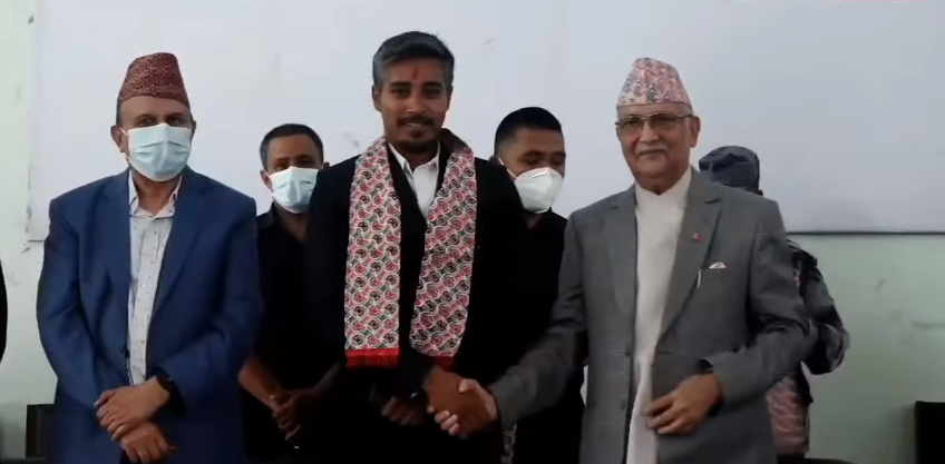 अब्दुस मियाँ एमाले प्रवेश