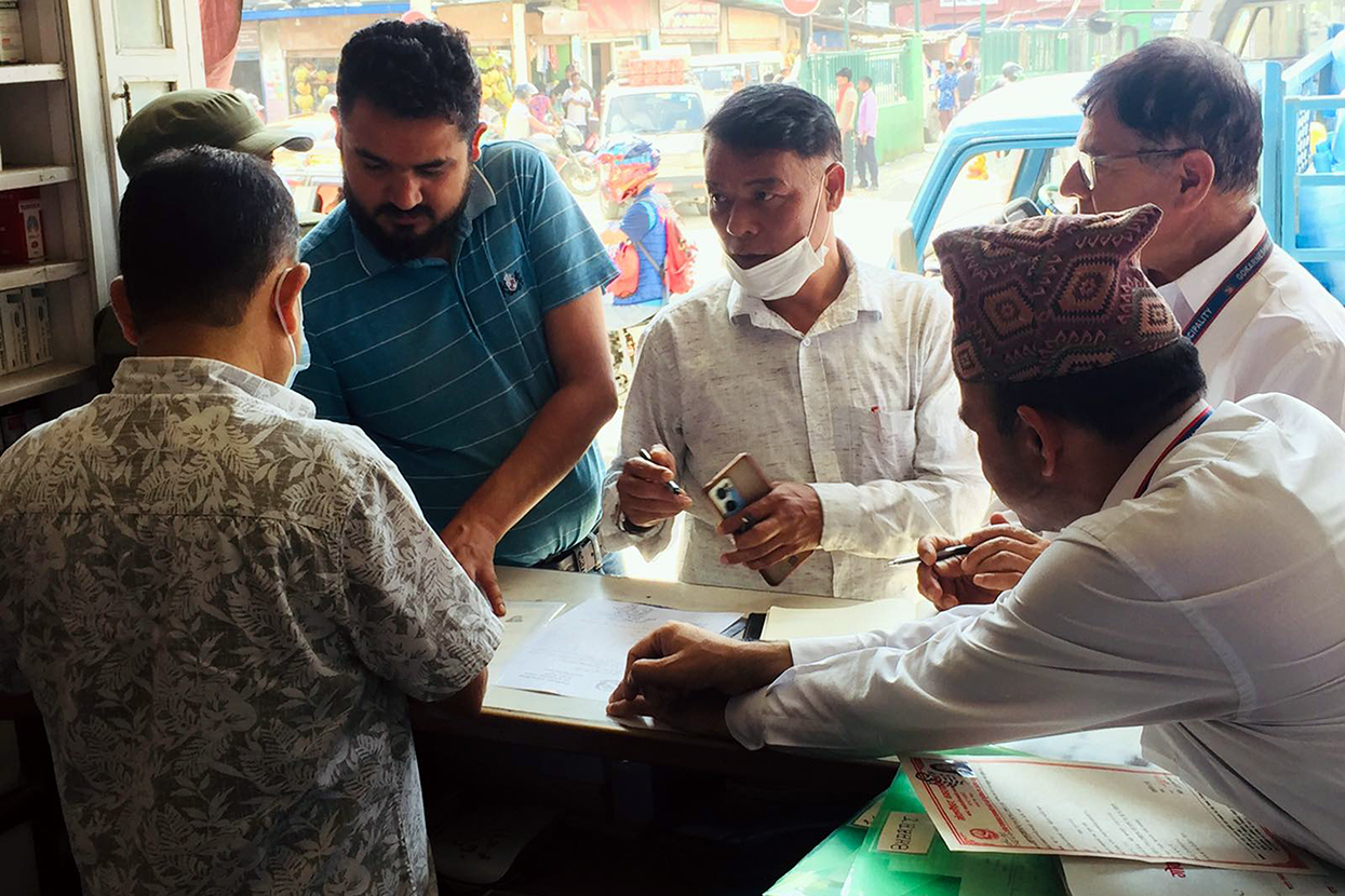 गोकर्णेश्वरमा औषधि पसलकाे अनुगमन तीव्र (तस्बिरहरू)