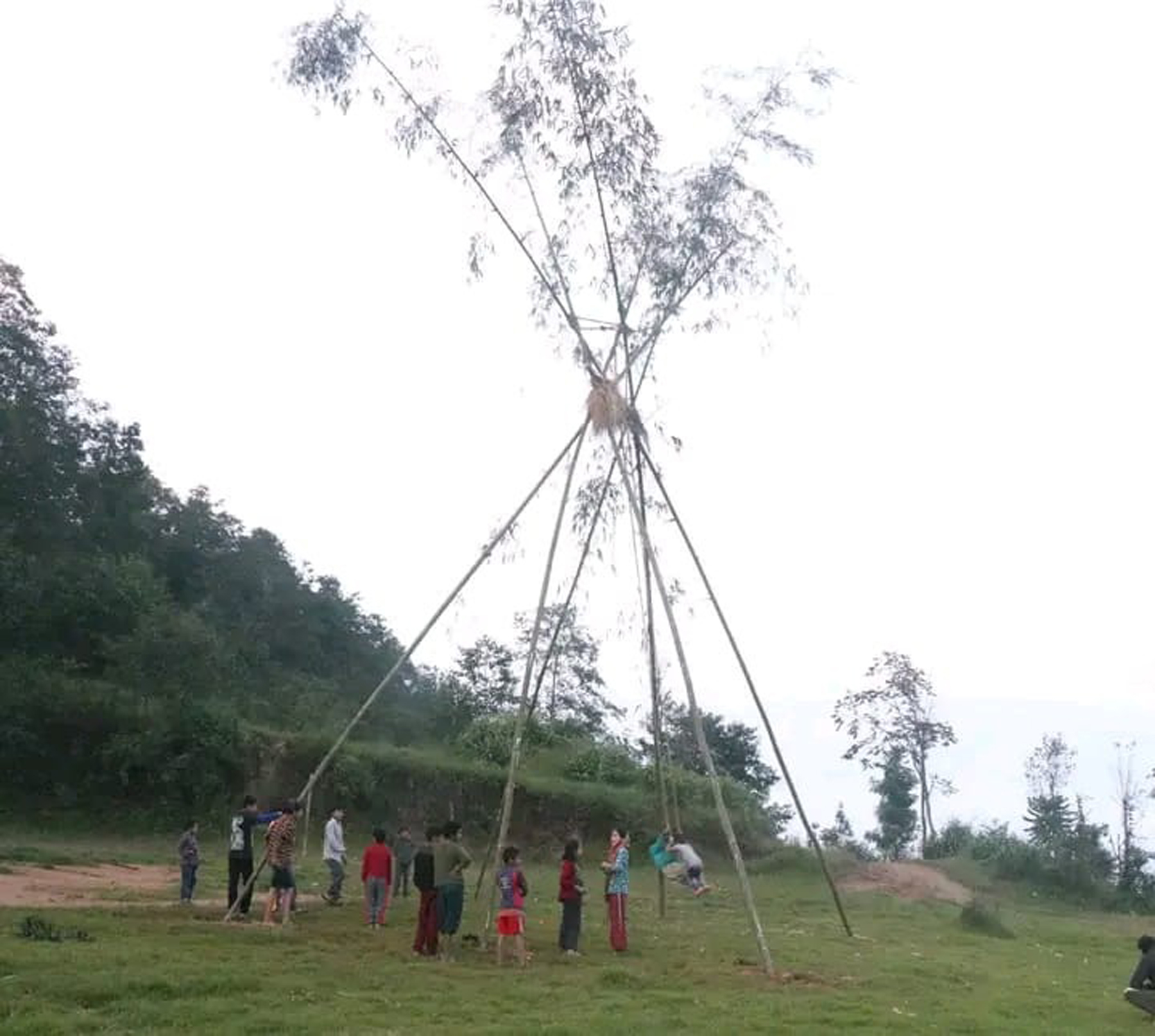 ओझेलमा ‘रोटे र लिङ्गे’ पिङ