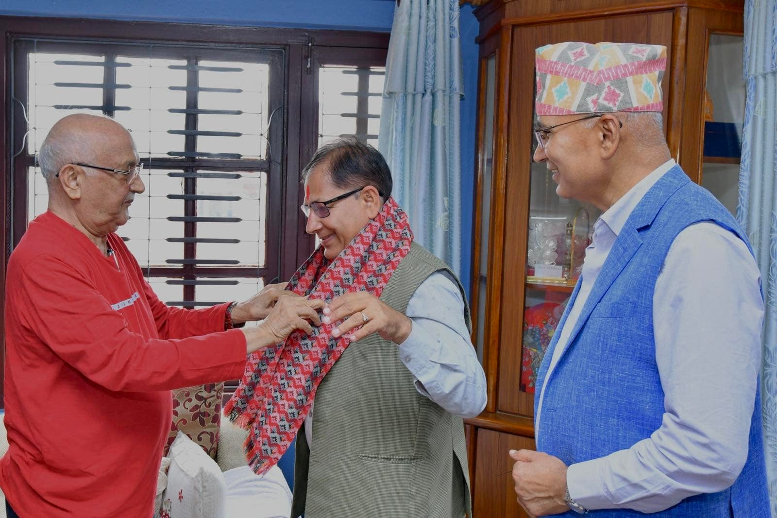 एकीकृत समाजवादीका केन्द्रीय सदस्य चापागाईं एमालेमै फर्किए