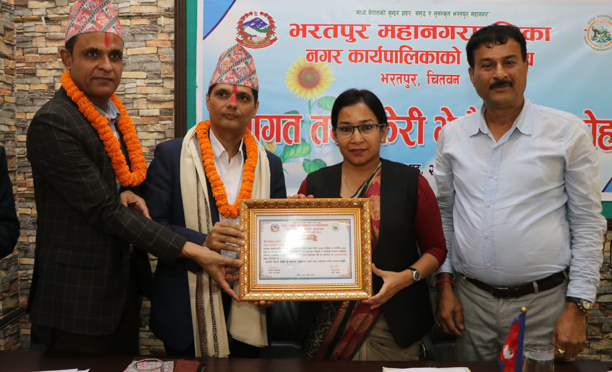 भरतपुर महानगरमा सापकोटालाई स्वागत, सुवेदीलाई बिदाइ
