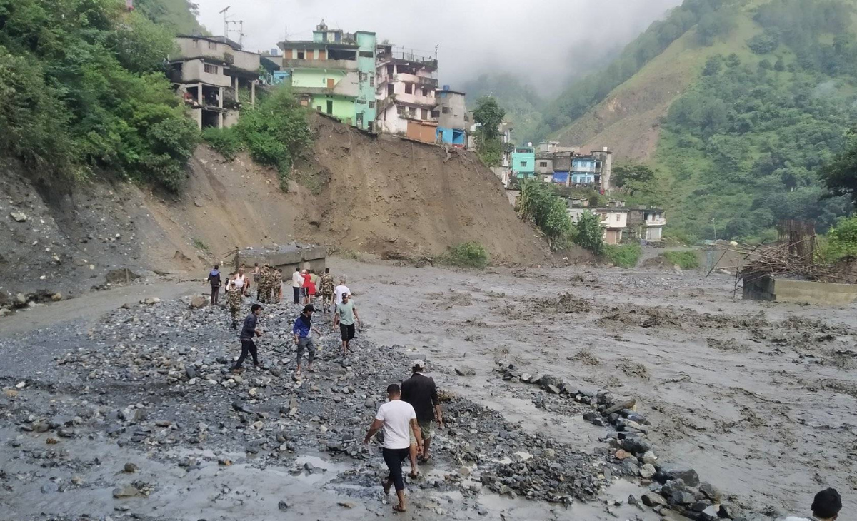 दार्चुला बाढी : ५ जनाकाे मृत्यु, अझै भेटिएनन् बेपत्ता १०