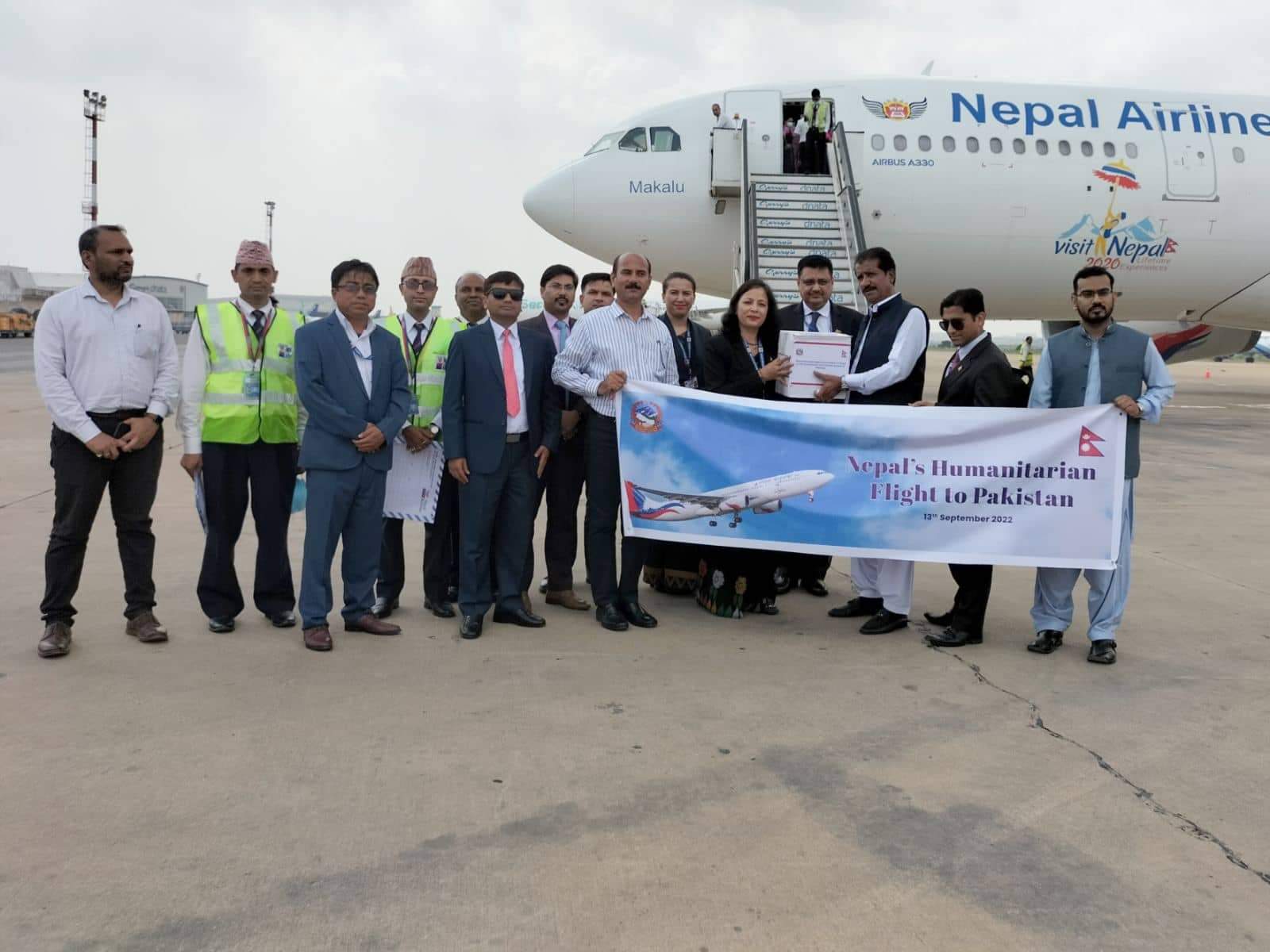 नेपालबाट पठाइएकाे राहत पाकिस्तान पुग्याे