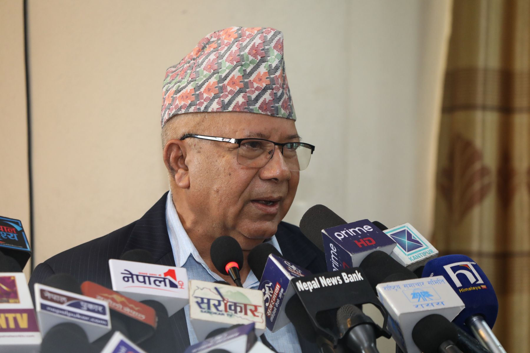 बजेट नसच्याए सरकार ढल्छ : माधव नेपाल