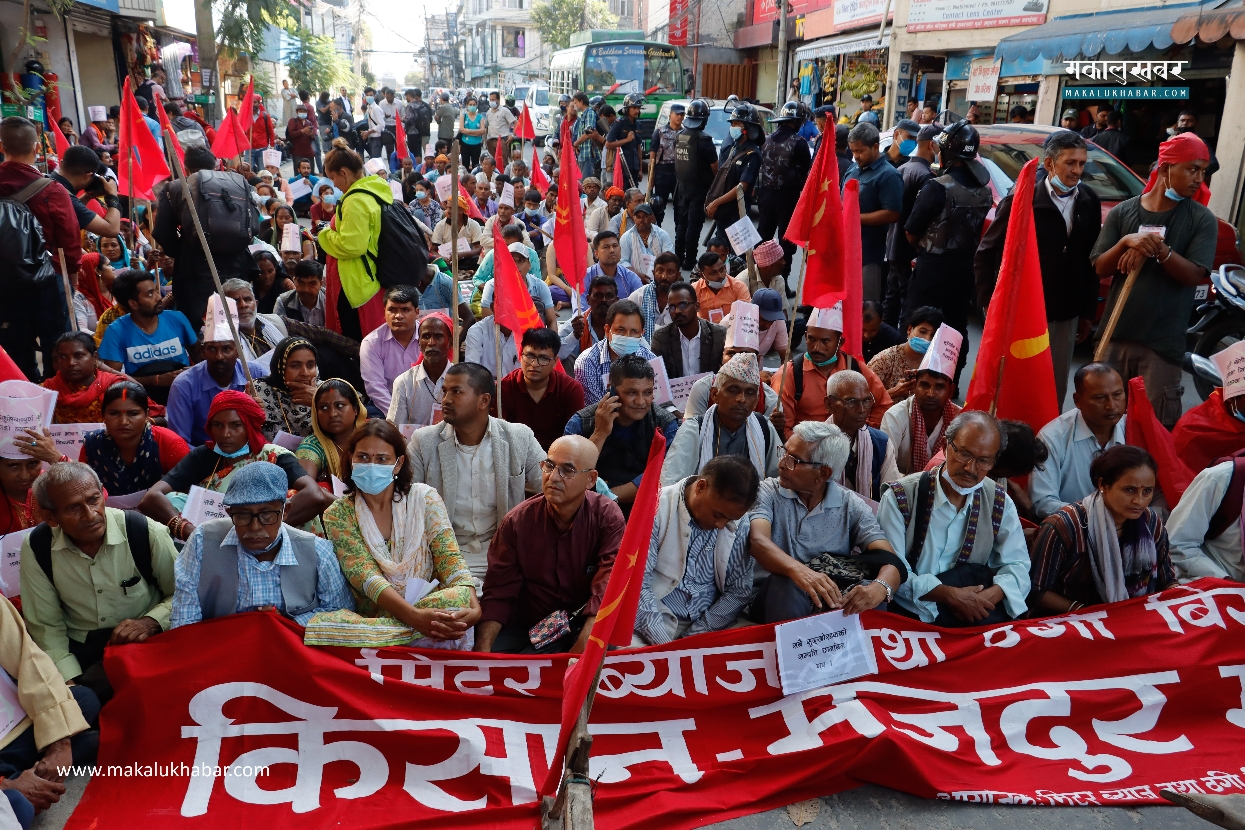 मिटरब्याज पीडित पुनः उत्रिए प्रदर्शनमा (तस्वीरसहित)
