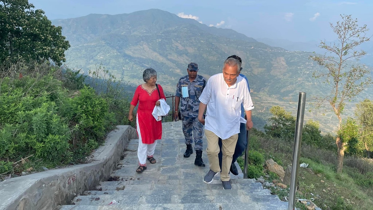 गोरखा पुगे डा. बाबुराम भट्टराई