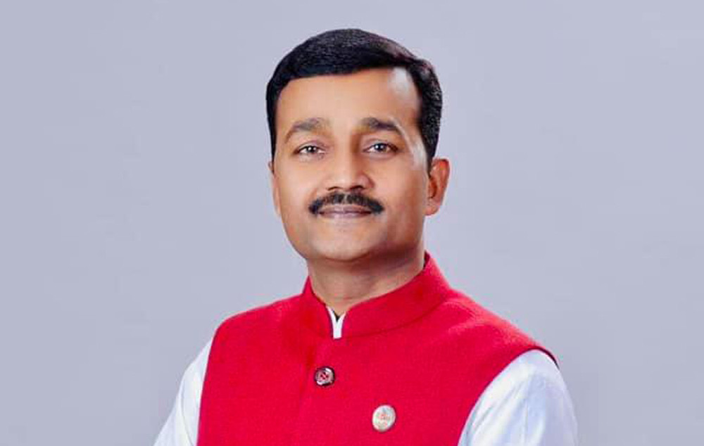 वनमन्त्री यादव स्वदेश फिर्ता