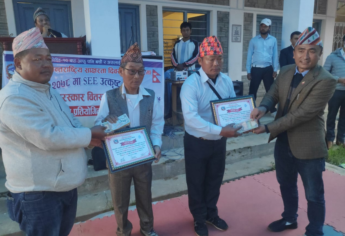 एसइईमा उत्कृष्ट अङ्क ल्याउने छात्र छात्रालाई एक/एक लाख पुरस्कार