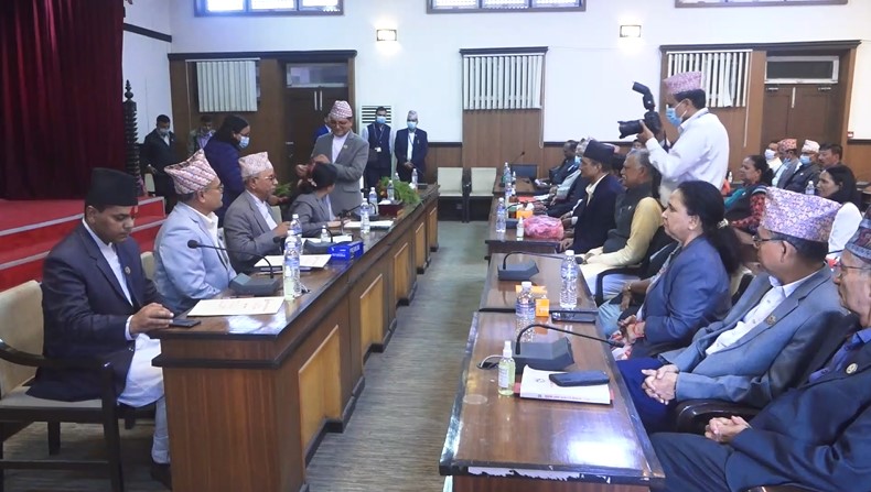 नवनिर्वाचित संसदीय समितिका सभापतिले लिए शपथ