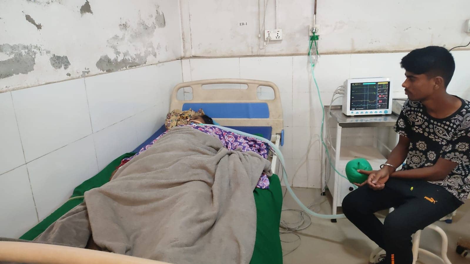 जनकपुरमा अस्पतालको लापरवाहीले सुत्केरीको मृत्यु भएको भन्दै परिवार आन्दोलित (भिडिओ)